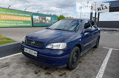Седан Opel Astra 2001 в Святопетровское