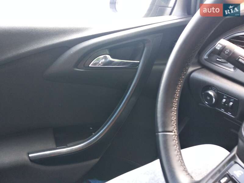 Универсал Opel Astra 2013 в Казатине