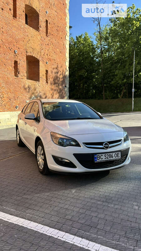 Универсал Opel Astra 2015 в Львове