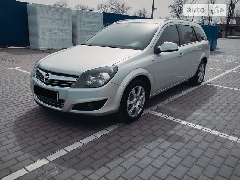 Универсал Opel Astra 2011 в Коломые