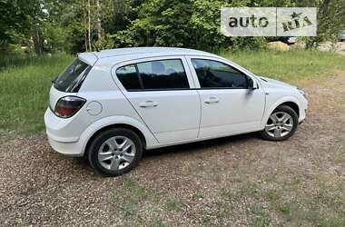 Хэтчбек Opel Astra 2014 в Львове