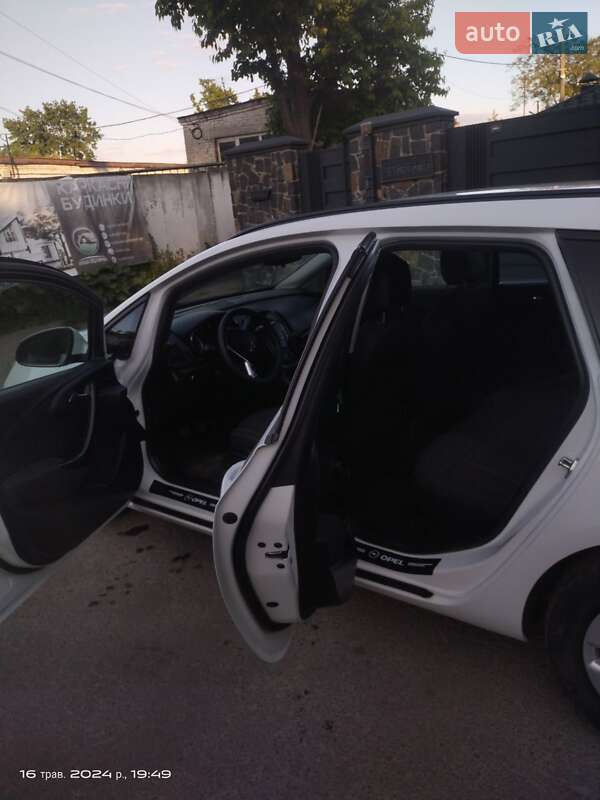Универсал Opel Astra 2011 в Луцке