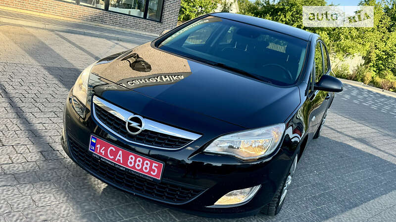 Хэтчбек Opel Astra 2011 в Ивано-Франковске