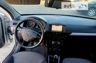 Универсал Opel Astra 2010 в Луцке