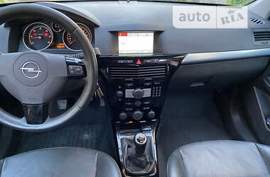 Универсал Opel Astra 2009 в Хусте