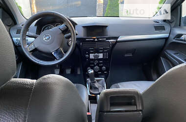 Универсал Opel Astra 2009 в Хусте