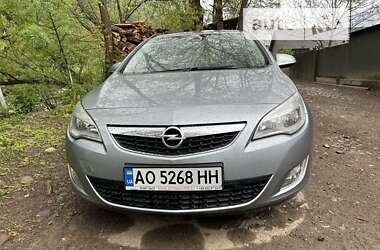 Універсал Opel Astra 2010 в Тячеві