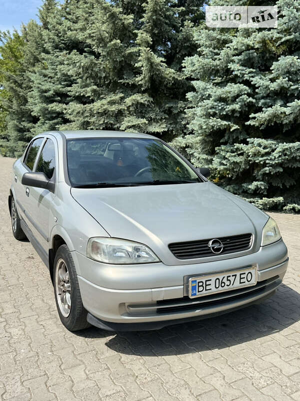 Седан Opel Astra 2006 в Южноукраинске