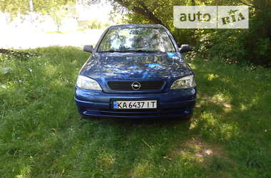 Седан Opel Astra 2002 в Богуславе