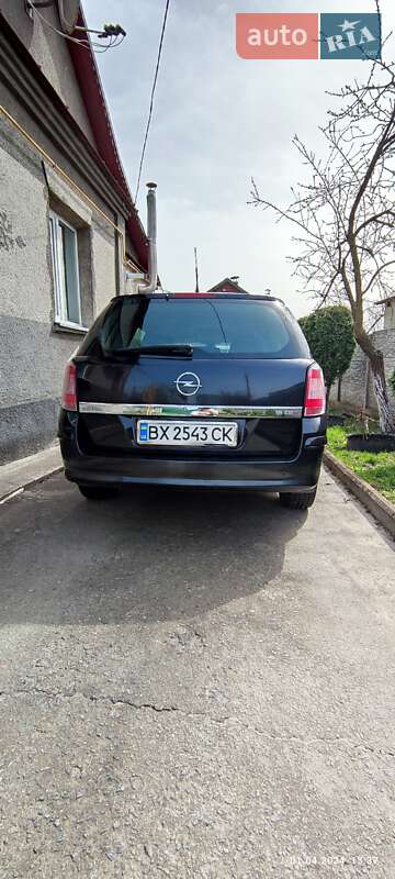 Универсал Opel Astra 2008 в Нетешине