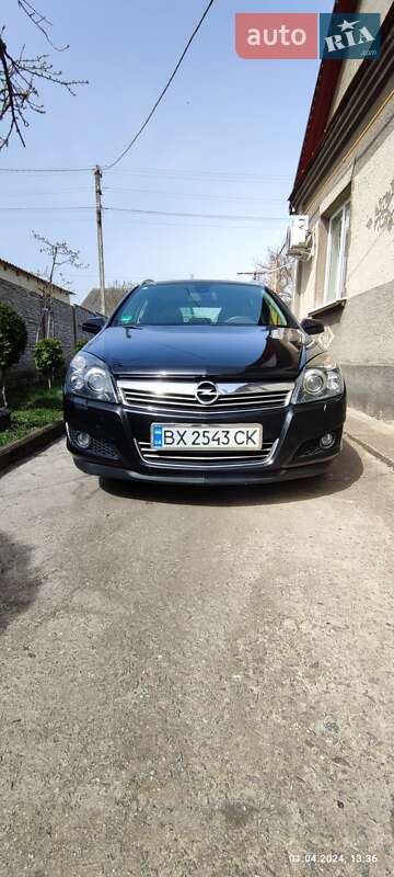 Универсал Opel Astra 2008 в Нетешине