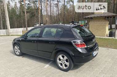 Хэтчбек Opel Astra 2007 в Коростене