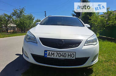 Універсал Opel Astra 2012 в Звягелі