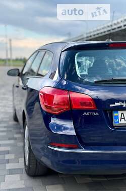 Універсал Opel Astra 2014 в Полтаві