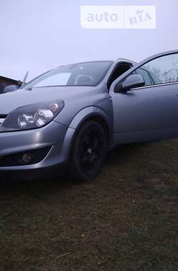 Универсал Opel Astra 2010 в Ровно