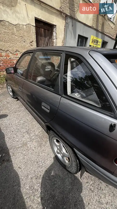 Хетчбек Opel Astra 1992 в 