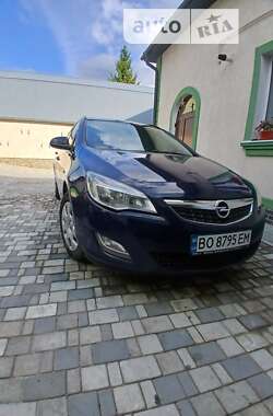 Универсал Opel Astra 2012 в Золочеве