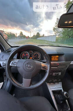Универсал Opel Astra 2007 в Валках