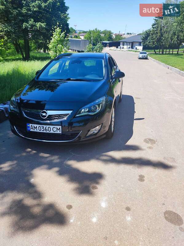 Универсал Opel Astra 2011 в Житомире