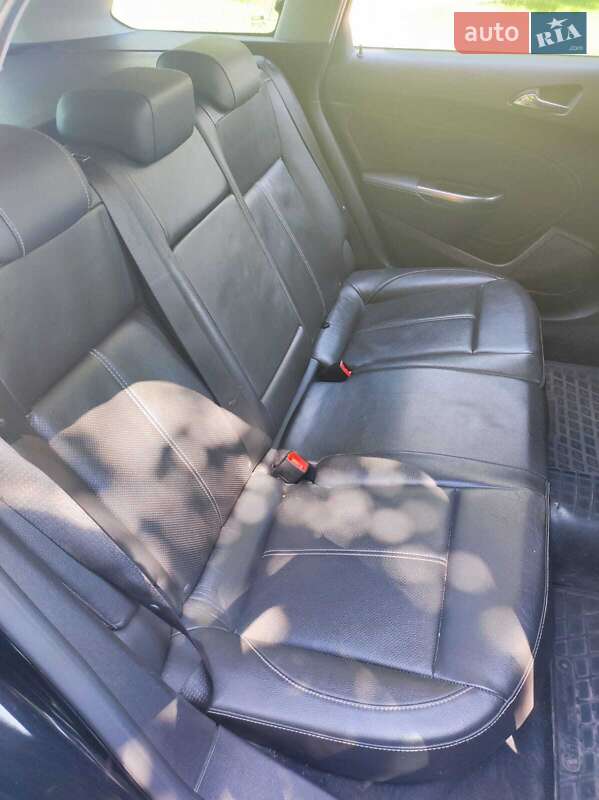 Универсал Opel Astra 2011 в Житомире