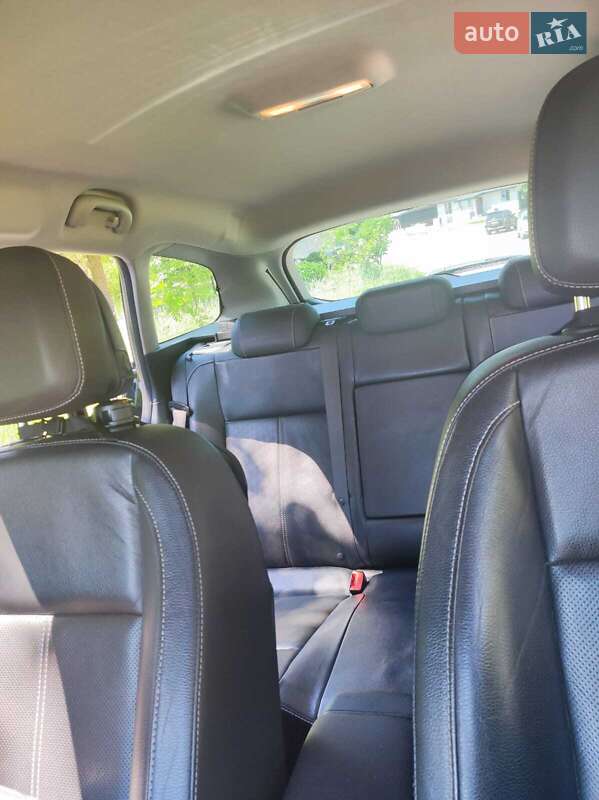 Универсал Opel Astra 2011 в Житомире