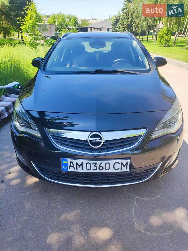 Универсал Opel Astra 2011 в Житомире