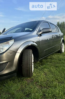 Хэтчбек Opel Astra 2008 в Иванкове