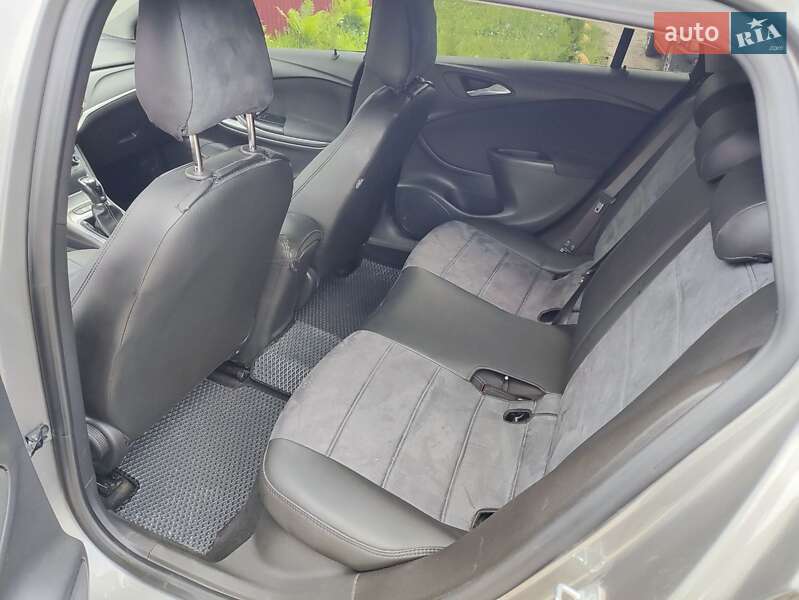 Універсал Opel Astra 2017 в Рокитному