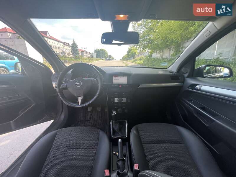 Універсал Opel Astra 2009 в Луцьку