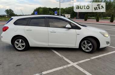 Универсал Opel Astra 2010 в Житомире