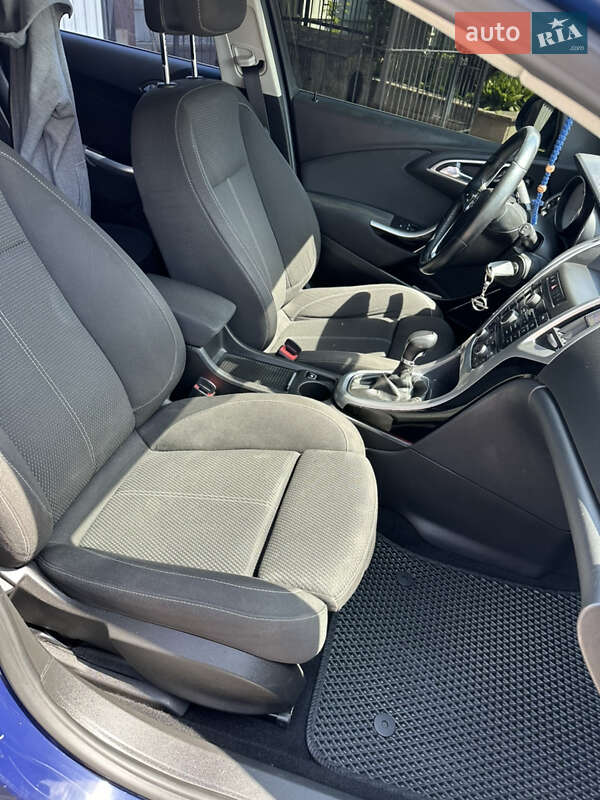 Универсал Opel Astra 2011 в Бучаче