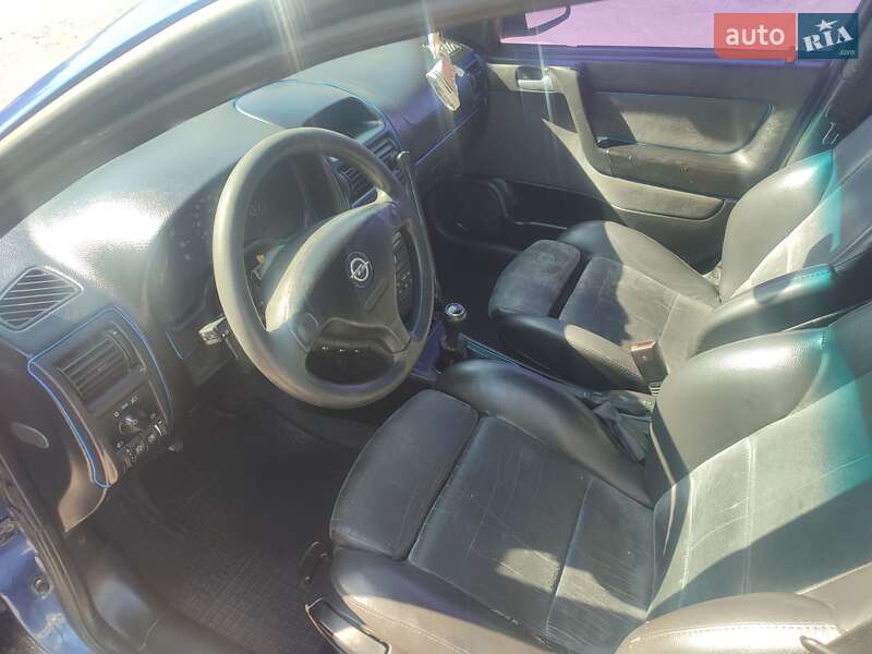Седан Opel Astra 2004 в Запорожье