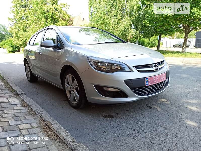 Універсал Opel Astra 2012 в Луцьку