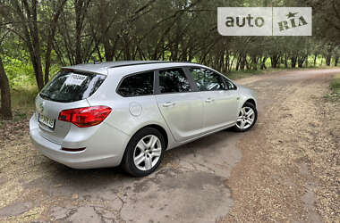 Универсал Opel Astra 2011 в Днепре