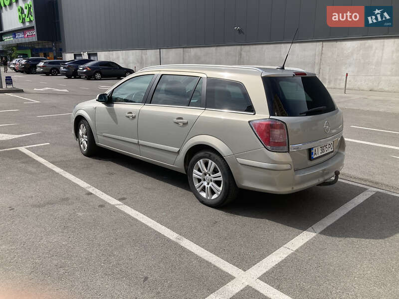 Универсал Opel Astra 2009 в Вишневом