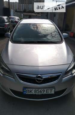 Универсал Opel Astra 2012 в Ровно