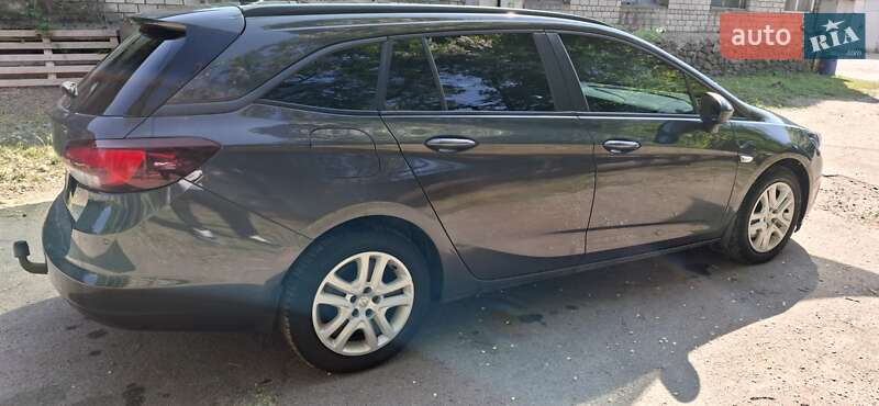 Универсал Opel Astra 2016 в Каневе