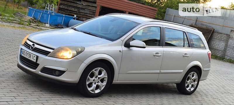 Универсал Opel Astra 2006 в Мукачево