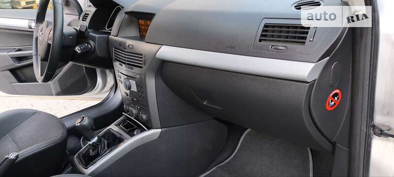 Универсал Opel Astra 2006 в Мукачево