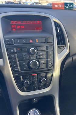 Хэтчбек Opel Astra 2013 в 
