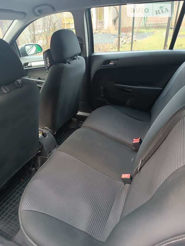 Универсал Opel Astra 2009 в Краснограде