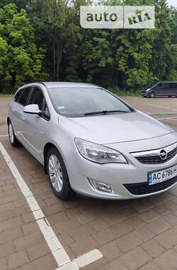 Універсал Opel Astra 2012 в Луцьку