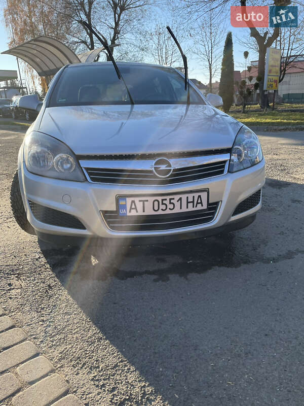 Универсал Opel Astra 2010 в Калуше