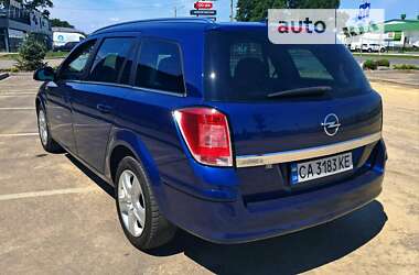 Универсал Opel Astra 2010 в Умани