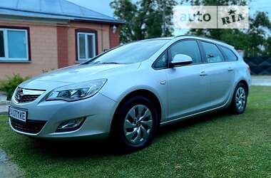 Универсал Opel Astra 2012 в Каменке