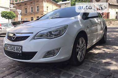 Універсал Opel Astra 2011 в Львові