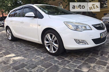 Універсал Opel Astra 2011 в Львові