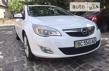 Универсал Opel Astra 2011 в Львове