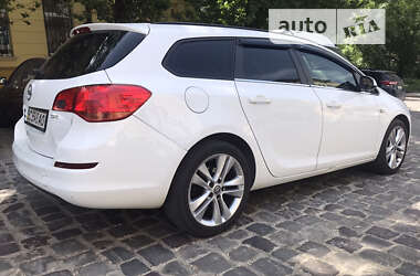 Универсал Opel Astra 2011 в Львове