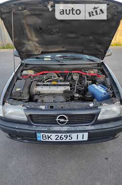 Універсал Opel Astra 1996 в Рівному